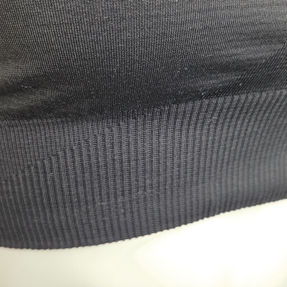 Lululemon Athletica Size 6 Classic Black Women's Crop Top - Picture 7 of 8
